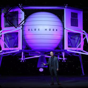 Джефф Безос представляет посадочный модуль, который " доставит астронавтов на Луну»