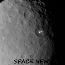 Зонд Dawn продолжает изучать Цереру и пытается сделать качественные снимки участка поверхности с белыми пятнами