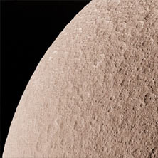 Спутник Сатурна Рея похож на  Диону!