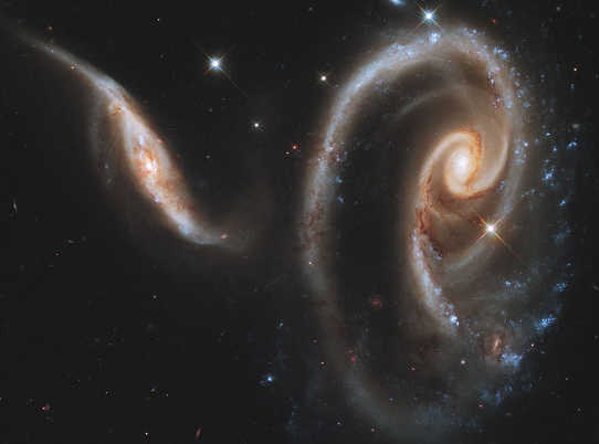 Пара галактик Arp 273 <b>находится</b> в <b>созвездии</b> Андромеды