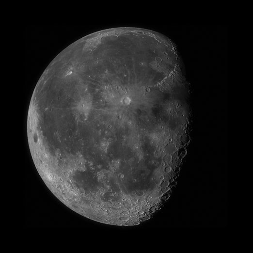 Качественный, слегка уменьшенный снимок Луны